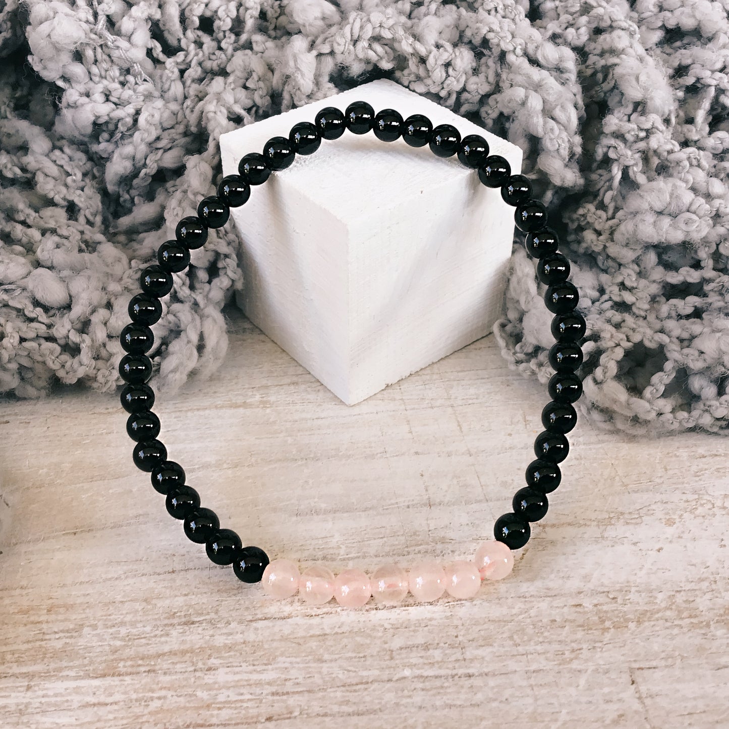Pulsera cuarzo rosa con obsidiana negra